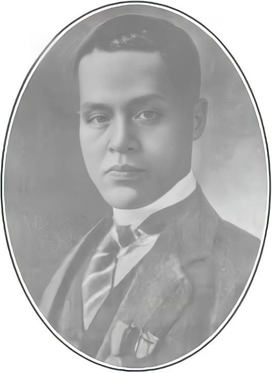 广东近代史上，有一个名字常被提起。他既是巨富，也是枭雄，还被钉在历史的耻辱柱上。