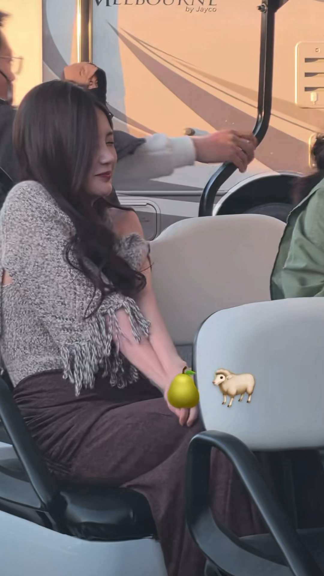 暖洋洋的夕阳和熟男靓女最配了