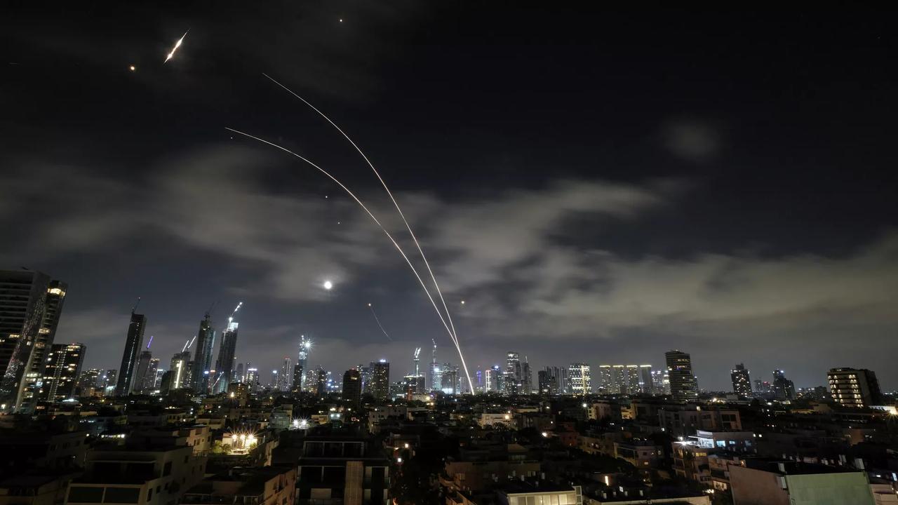 以色列的防空系统正在努力拦截来自也门的导弹


 以色列国防军（IDF）在Tel