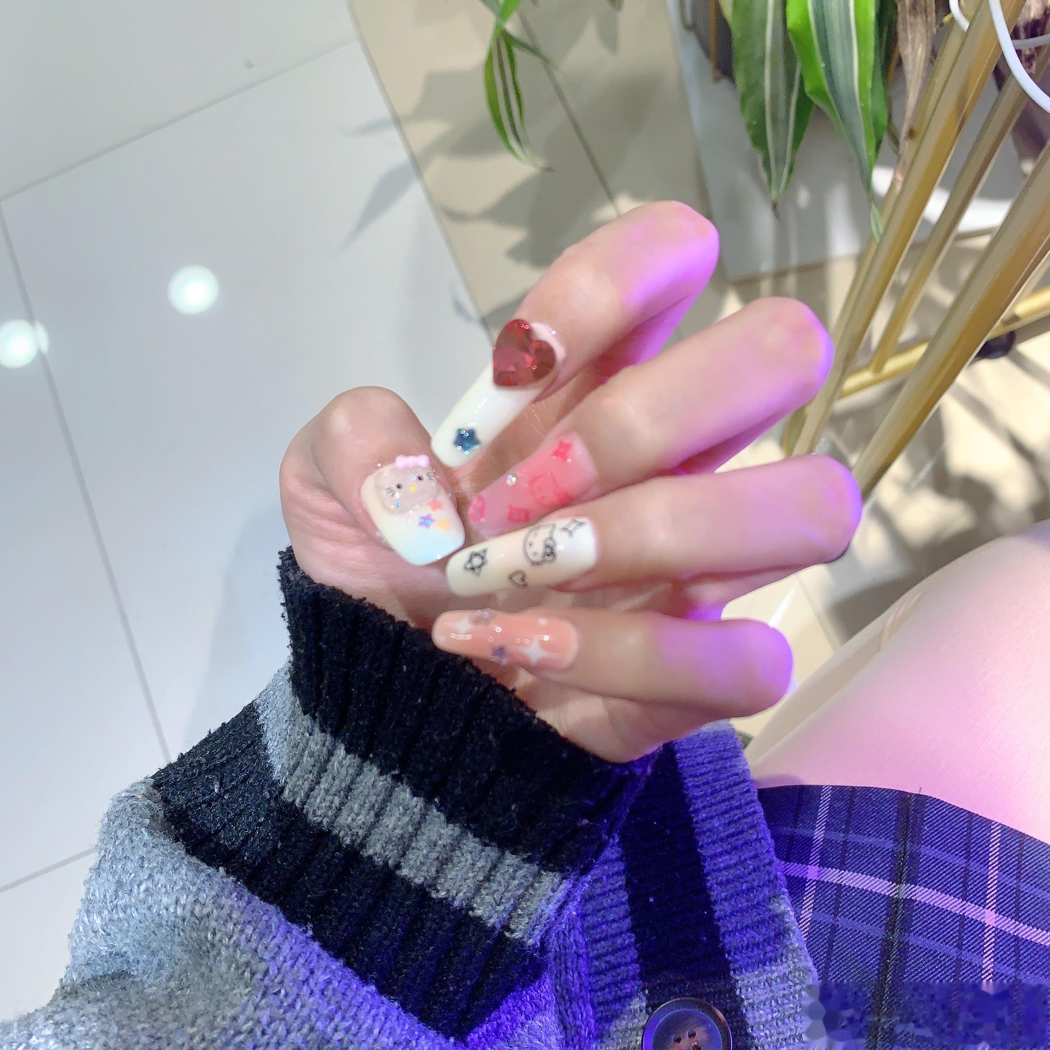 可爱美甲 ​​​