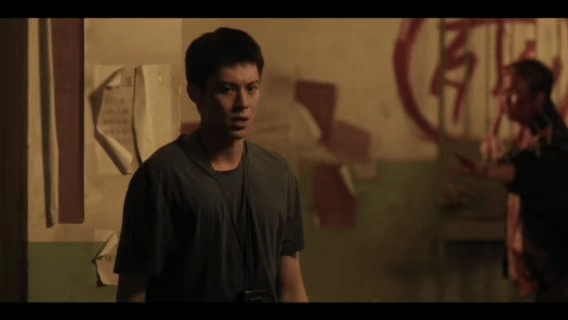 潘粤明是真红了前一秒还是硬核刑警，后一秒变红脸关公。潘粤明这造型虽然狼狈但莫名带