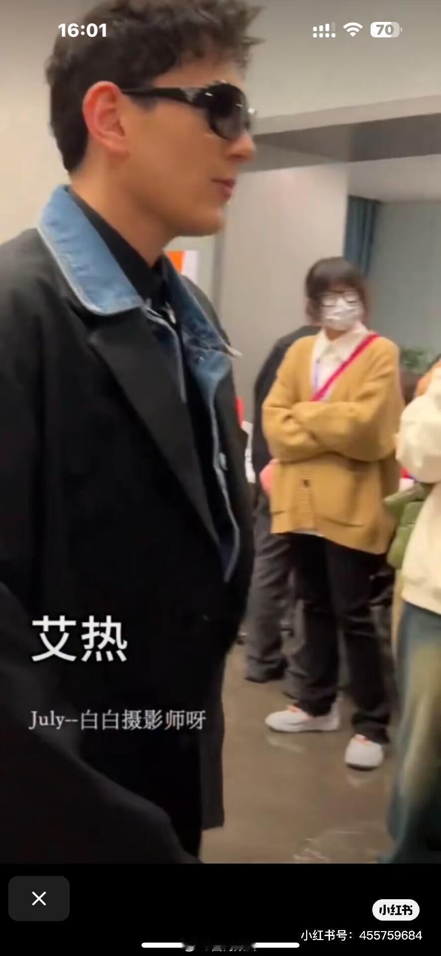 旺仔小乔扒的裤衩子都不剩了站姿一模一样！真的是她！腿形也没变旺仔小乔道歉信查重率