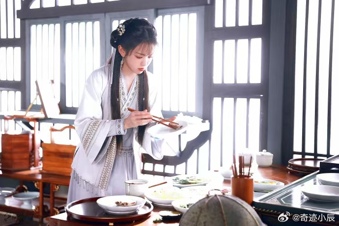 . 田曦薇演完逐玉可以去种地吧了 原来田曦薇的“田”是种田的田！《逐玉》刚杀青，