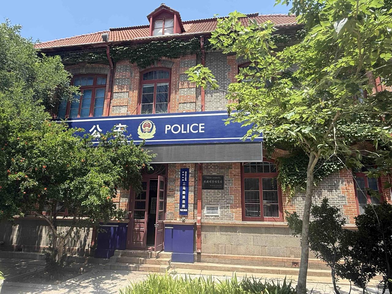 以前看很多网友纷纷去长沙哞派出所门口打卡，最近发现滨海广场里古建筑里隐藏着这个“