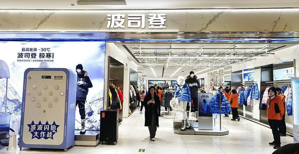 2000元羽绒服充绒86克遭吐槽 499元款充绒400克卖断货 差价玄机在这
 