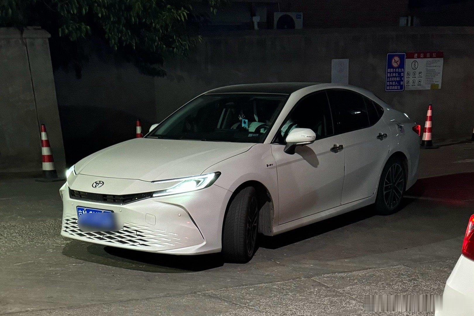 这新凯美瑞在街上能见度越来越高了。#凯文聊车# ​​​