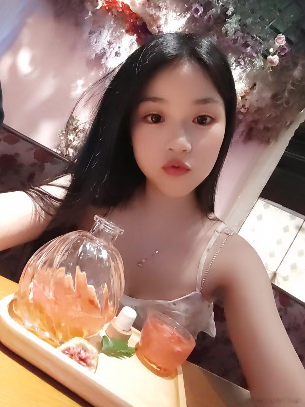 ❤笨蛋先生希望你开开心心的、真心祝福你跟你身边那位、要开心快乐哦不管怎样，在我心