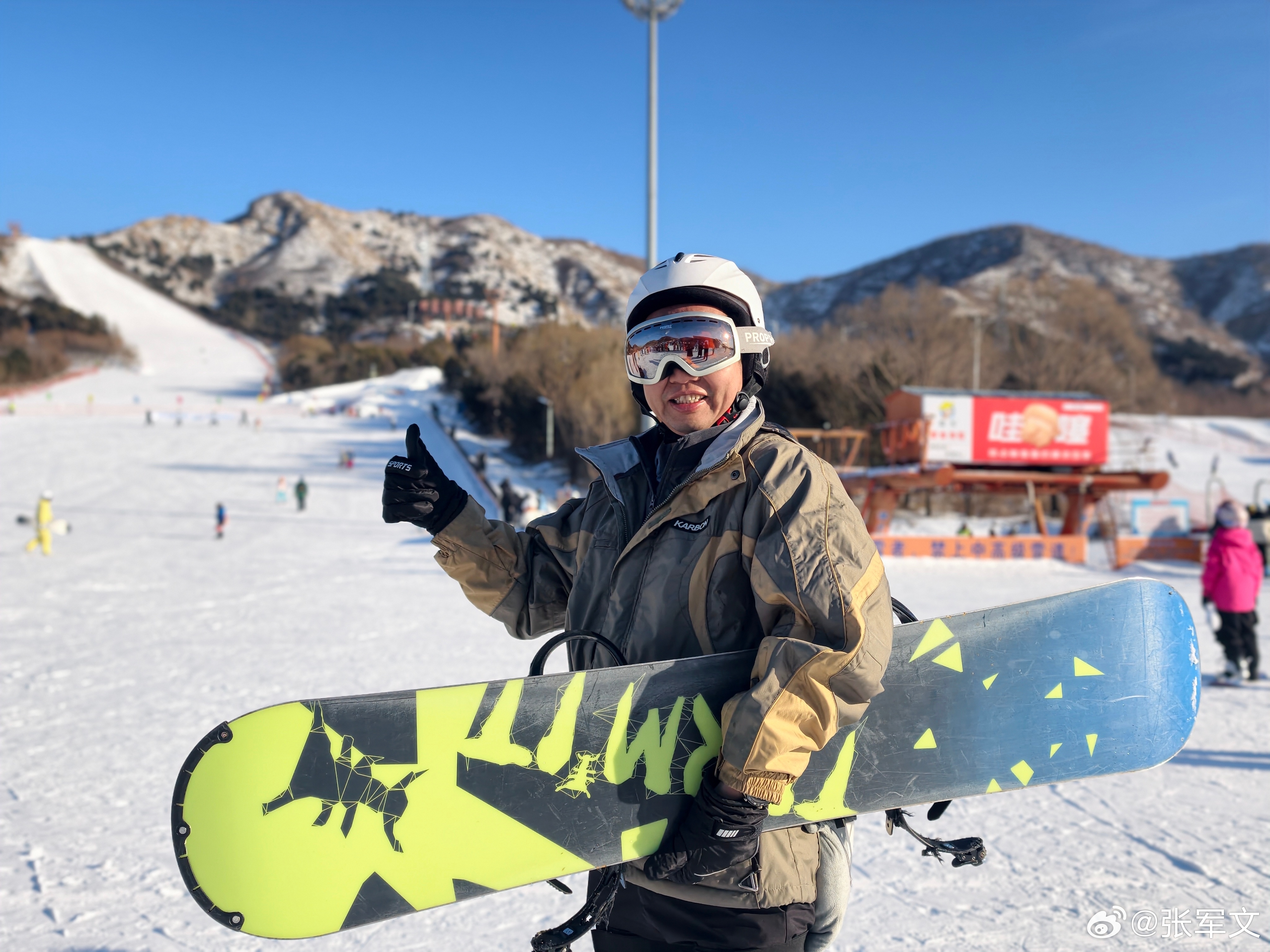 滑雪 一脚踩进雪场，瞬间被冰雪世界包围！风在耳边呼啸，心跳随着速度飙升，每一次转