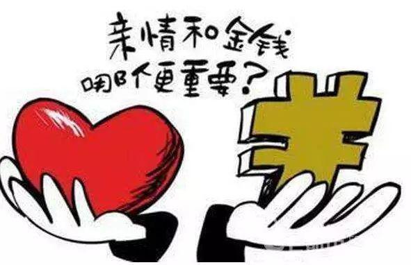 缺钱和缺爱，这问题就像在问是要面包还是要玫瑰。
怕缺钱，是怕生存没了底气。就像那