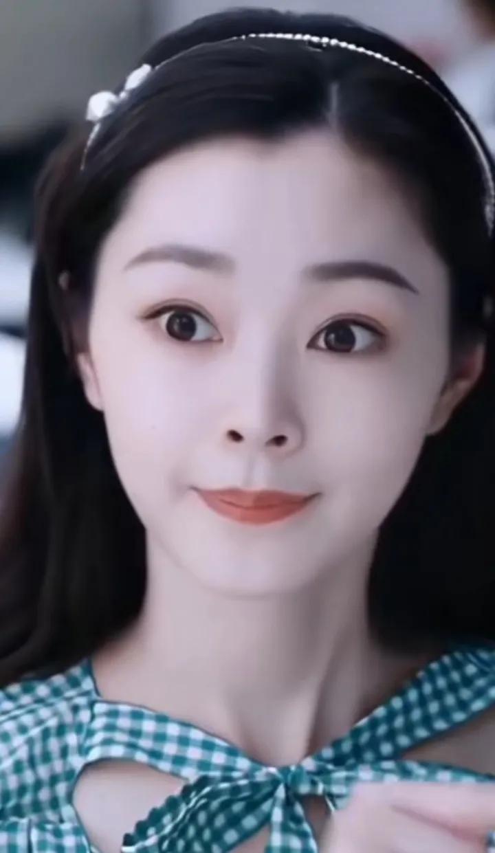 宋轶，1989年1O月出生在湖北省荆门东宝区，内地女演员，毕业于中央戏剧表演系，