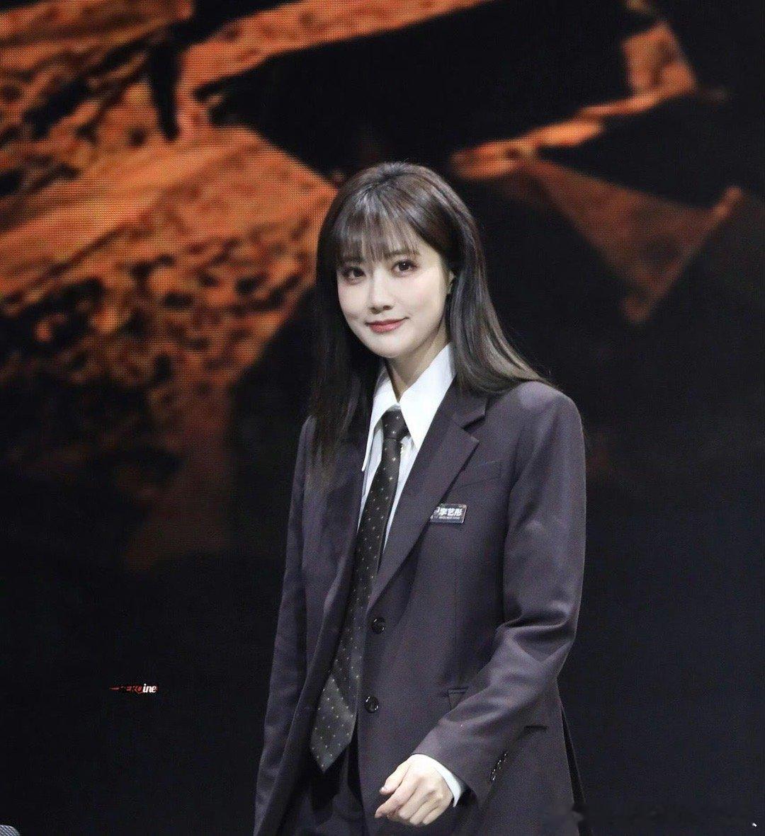 李艺彤用庆余年五竹叔做例证李艺彤这波观点输出封神了！哪怕身处虚拟也是鲜活，反之不