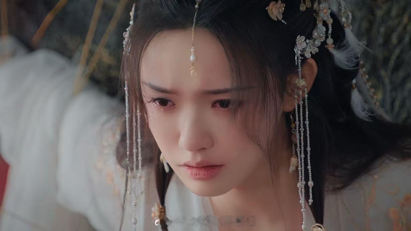 林允这段哭得我都疼了 没想到林允在《水龙吟》里的哭戏这么有感染力！阿谁陷入绝境时