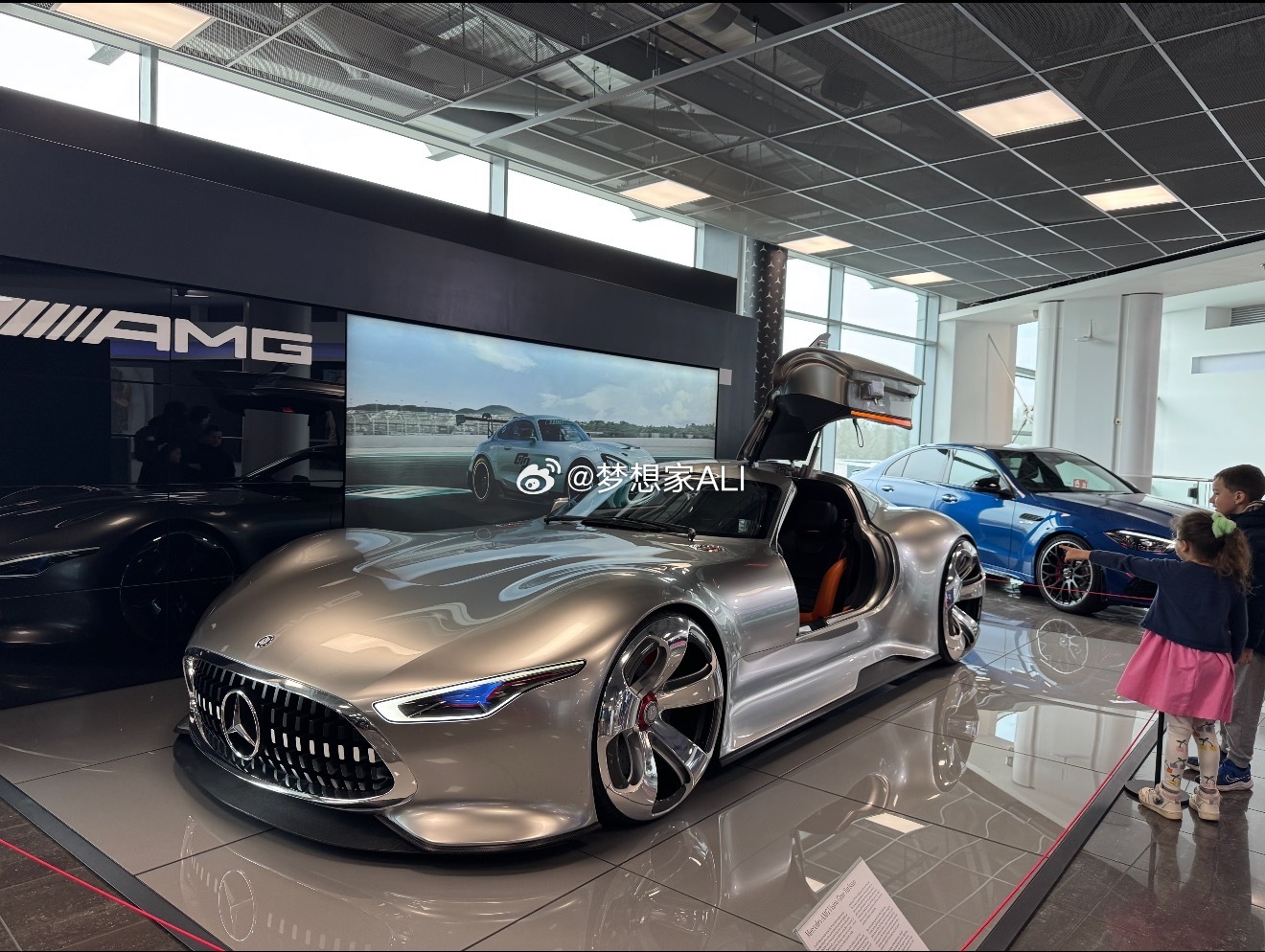 我想要一台这样的奔驰跑车梦想家ALI 北京·Runoilbus燃油巴适