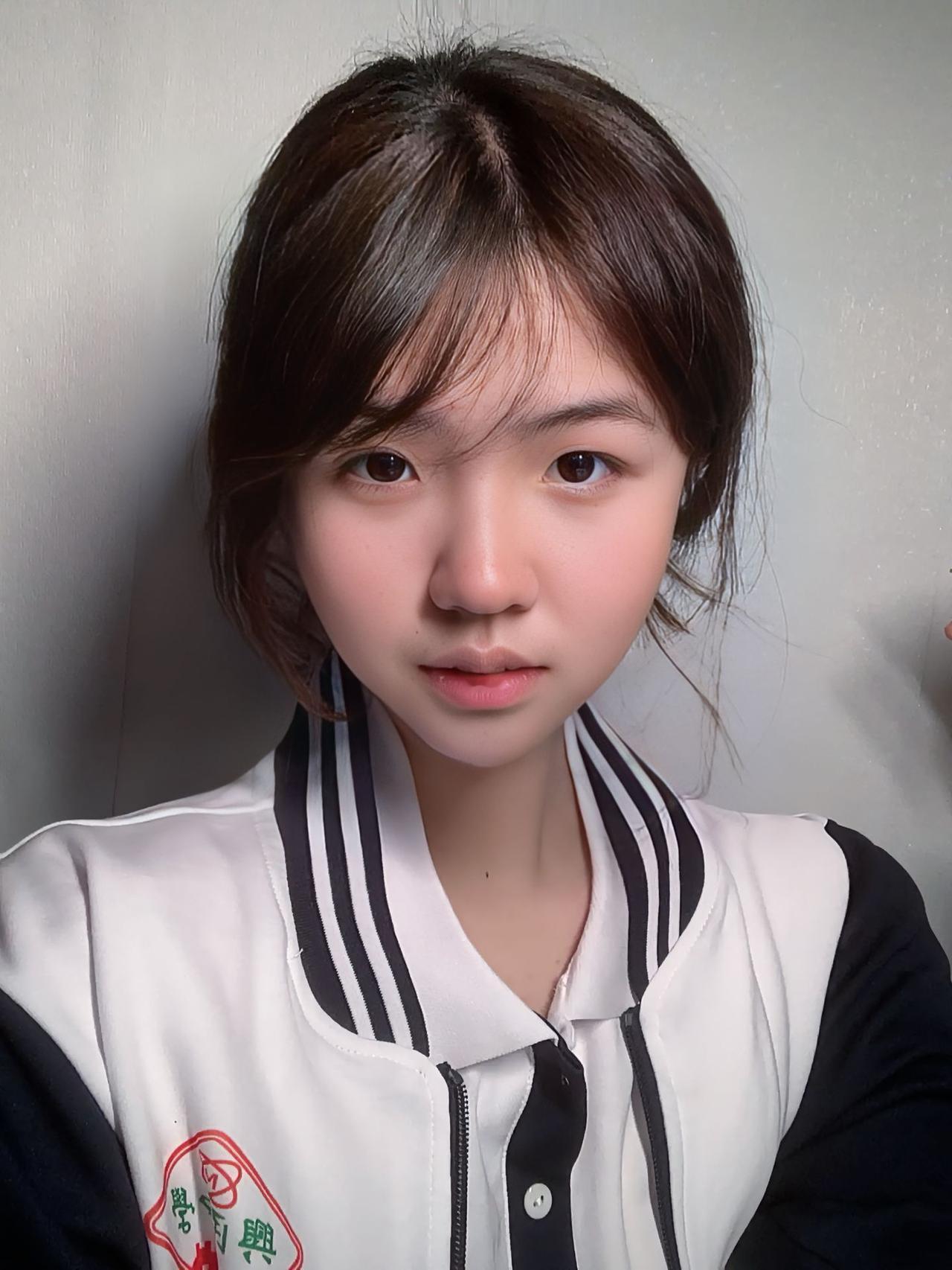 总有人抨击我的长相。但是我想说 长得丑在我一无是处的人生当中并不是什么大事。镜子