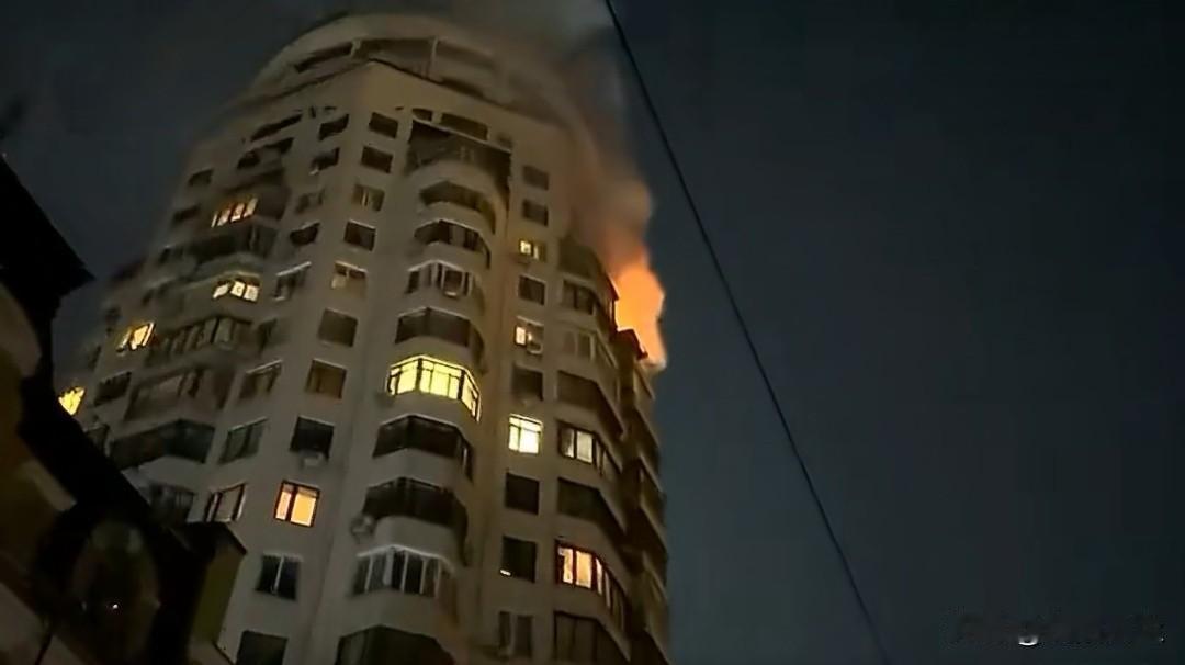 泽连斯基声称，昨晚，俄罗斯对乌克兰发动大规模袭击，对能源基础设施的针对性打击，动