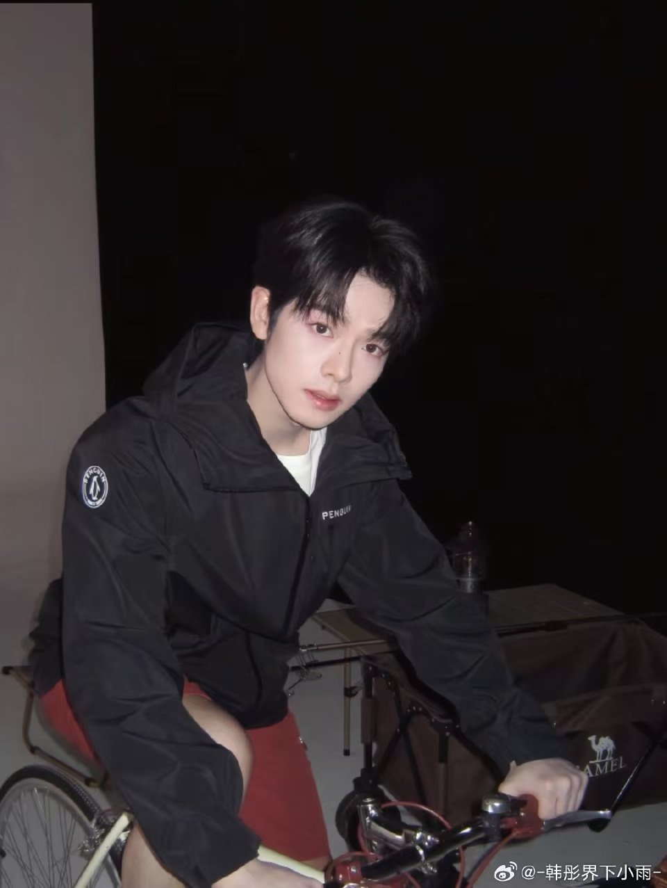 曾辉A爆了 以前觉得曾辉是清爽挂的，这次直接被他的气场震住。身形练得紧实有型，动