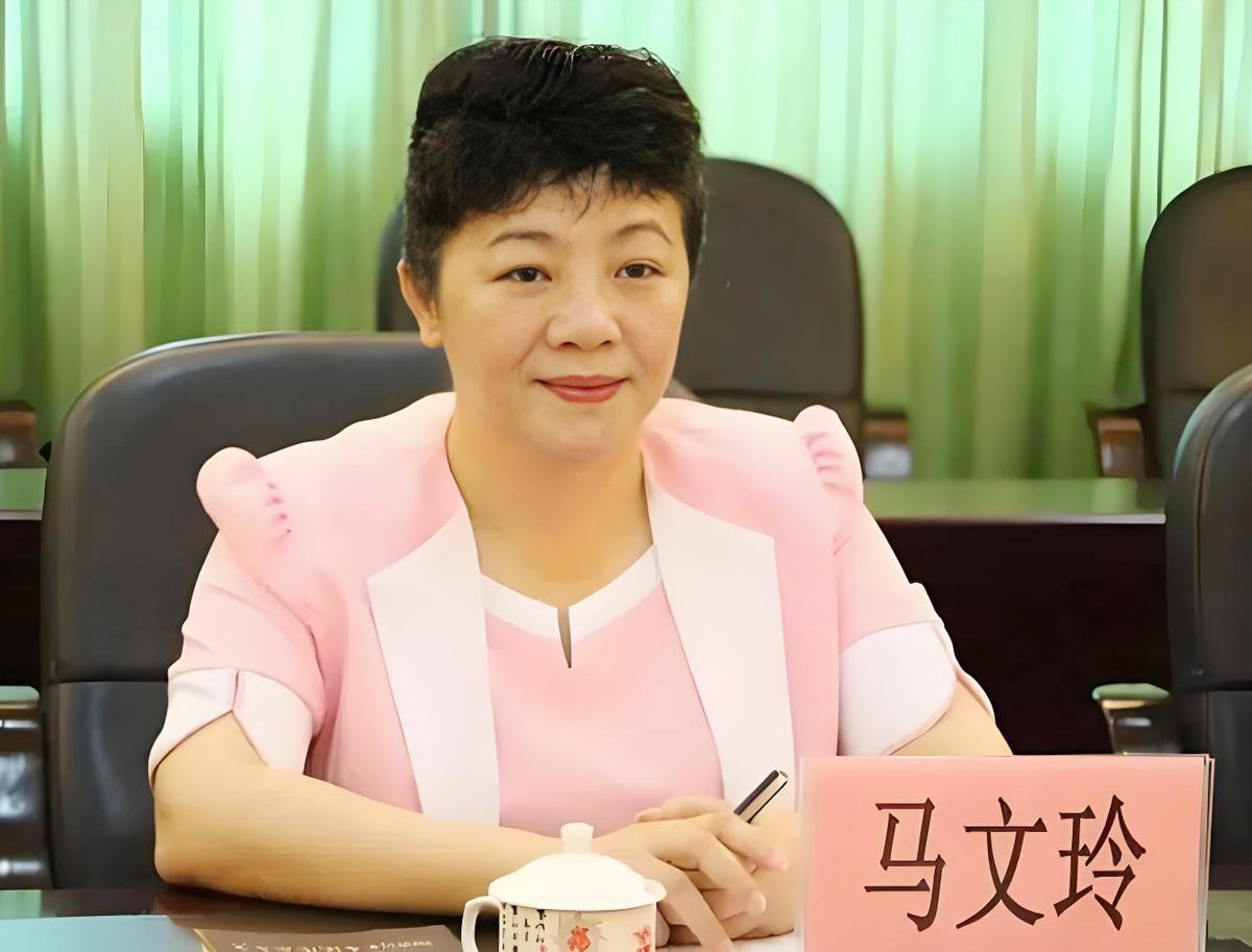 朋友在广东省汕头市潮阳区教书，听他说潮阳区的马主任今年教师节还去了他们学校开展慰