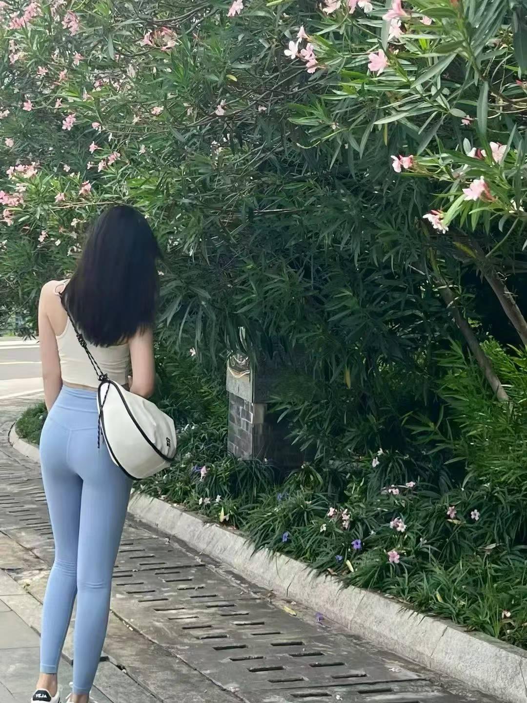 瑜伽裤紧身衣美女穿搭少女感穿搭的精髓是什么 瑜伽裤 健身 瑜伽裤套装穿搭 瑜伽裤