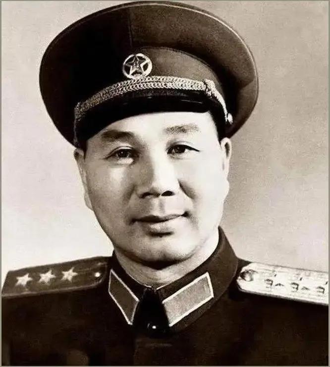 1941年，冈村宁次7万日军围死百名女学生，杨成武下令死救，一条一米宽的悬崖路成