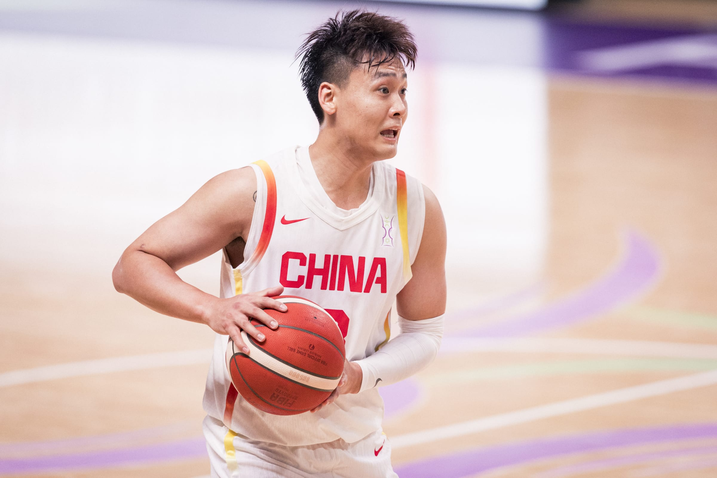 赵睿[超话] 男篮亚洲杯中国男篮vs沙特男篮 队长赵睿今天真全面！ ​​​