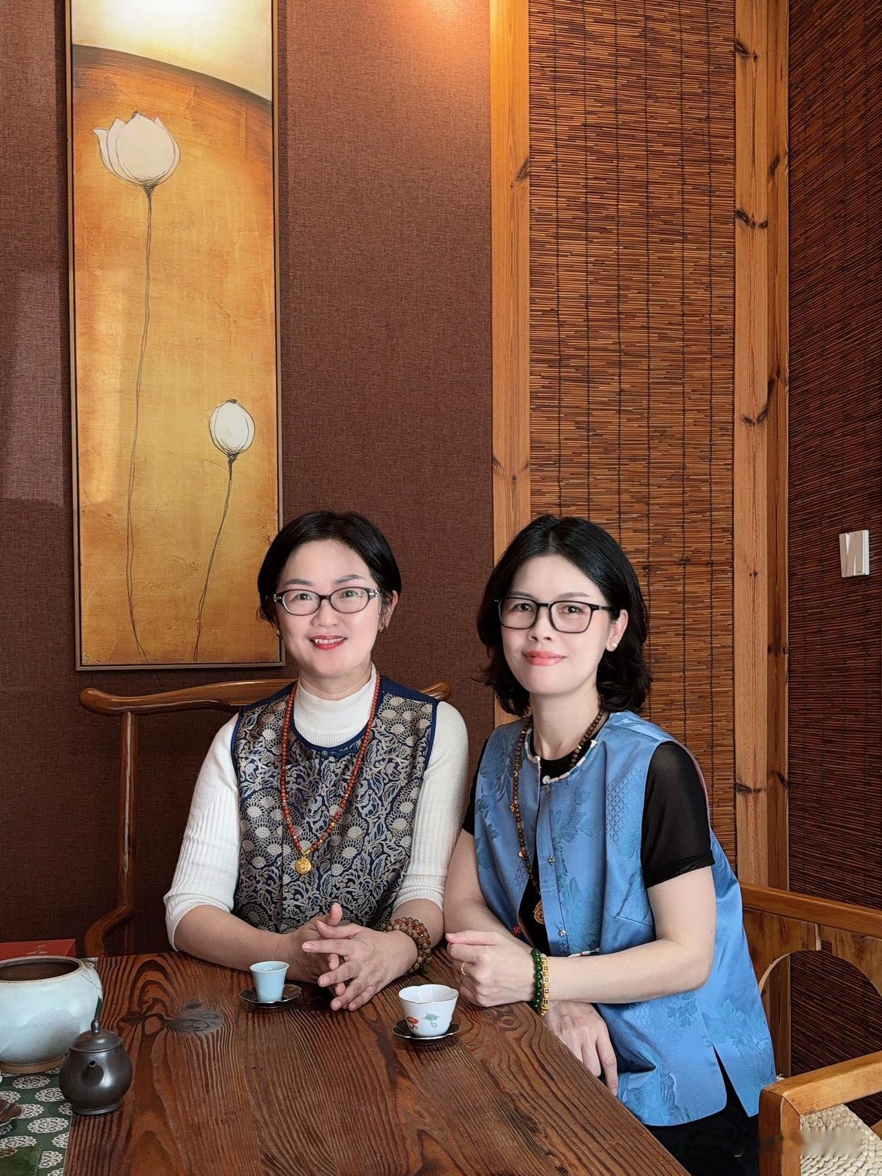 世界很小，小城文艺女青年是厦门同事大姑姐
世界很小
老家的新识ㄧㄧ
一个钢琴老师