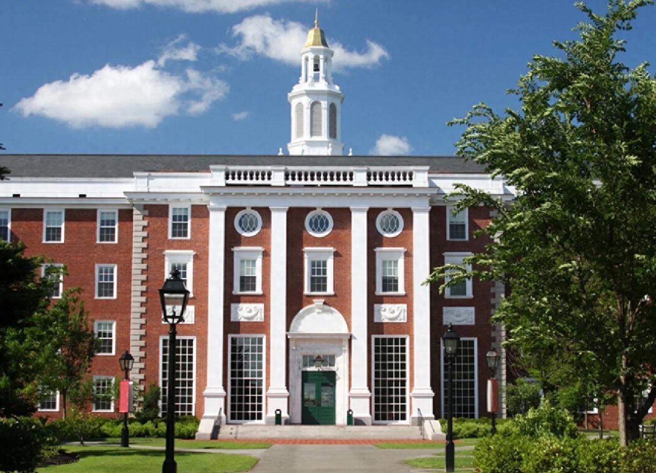 警醒！别被忽悠开战！1.2 万亿贸易顺差，才是中国最硬的底气
别被忽悠开战！去年