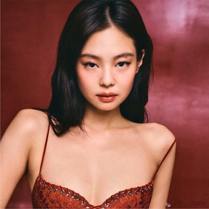JENNIE在Spotify粉丝数正式突破1600万，她是首位达成这一里程碑的K