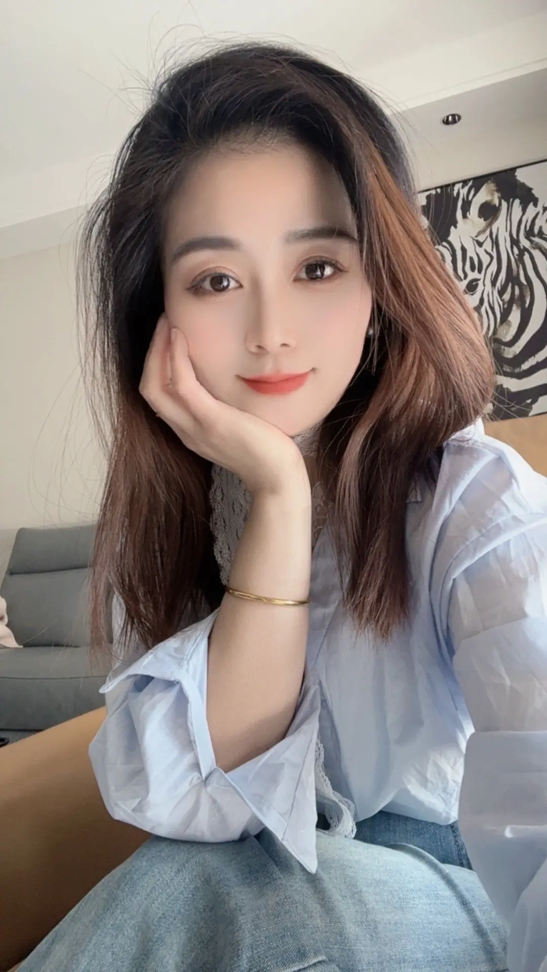 疲惫的生活里，真的需要一个精神寄托，所以乐观和懂你的人，才是生活疲惫里...