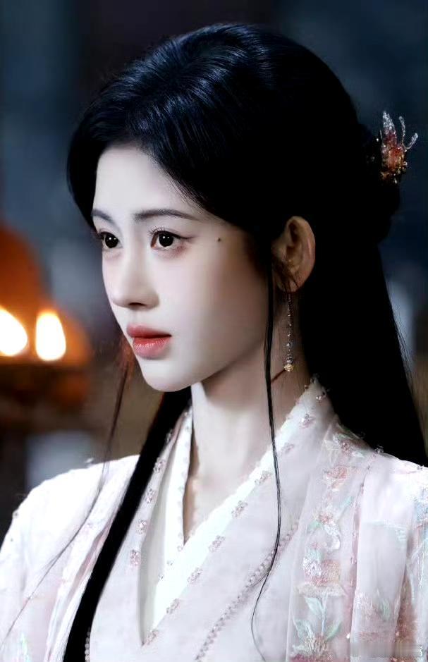 吃瓜🍉：🐧奇幻剧《万花世界》 领衔主演：鞠婧祎 领衔主演：陈飞宇 领衔主演：