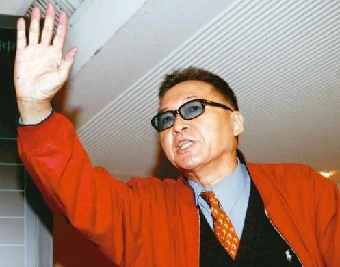 1999年，李敖做客吴宗宪主持的节目，谈到两岸以何种形式统一的问题。
 
李敖 