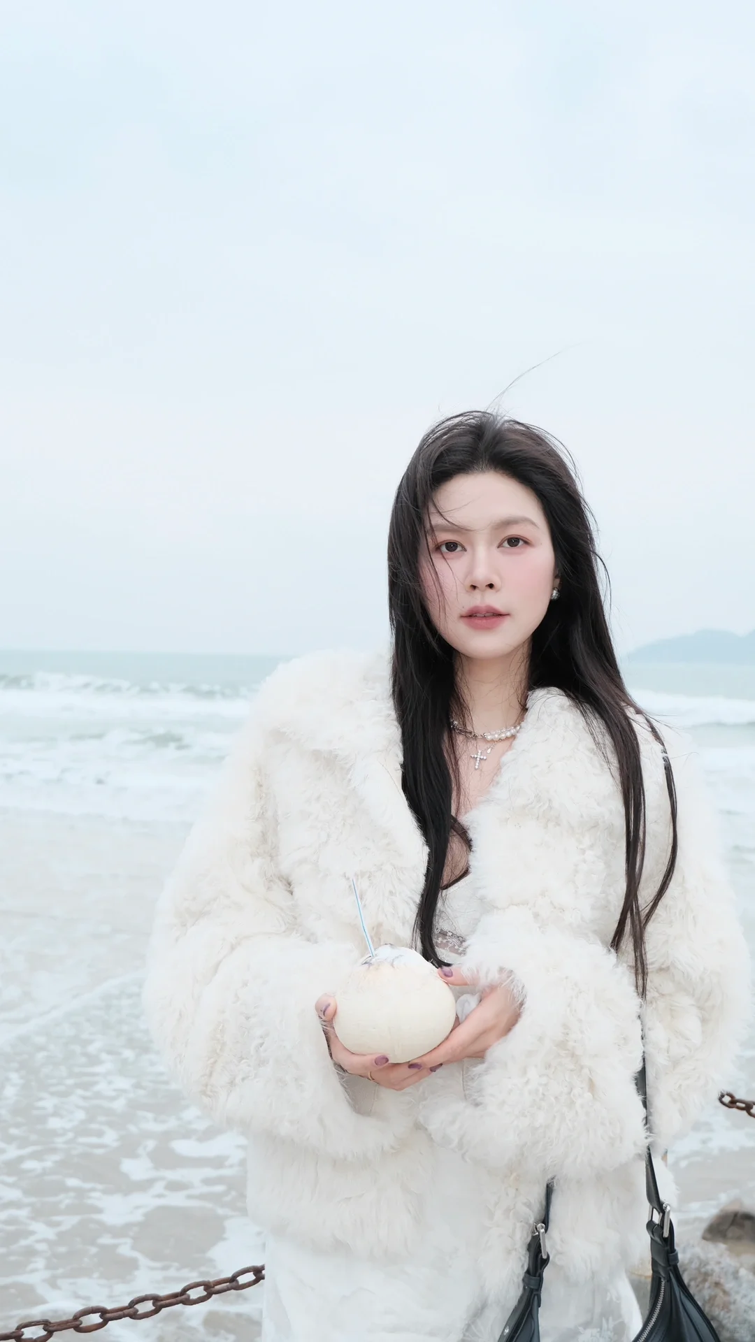 富士📷｜冬天的海 穿皮草在海边太美太浪漫了