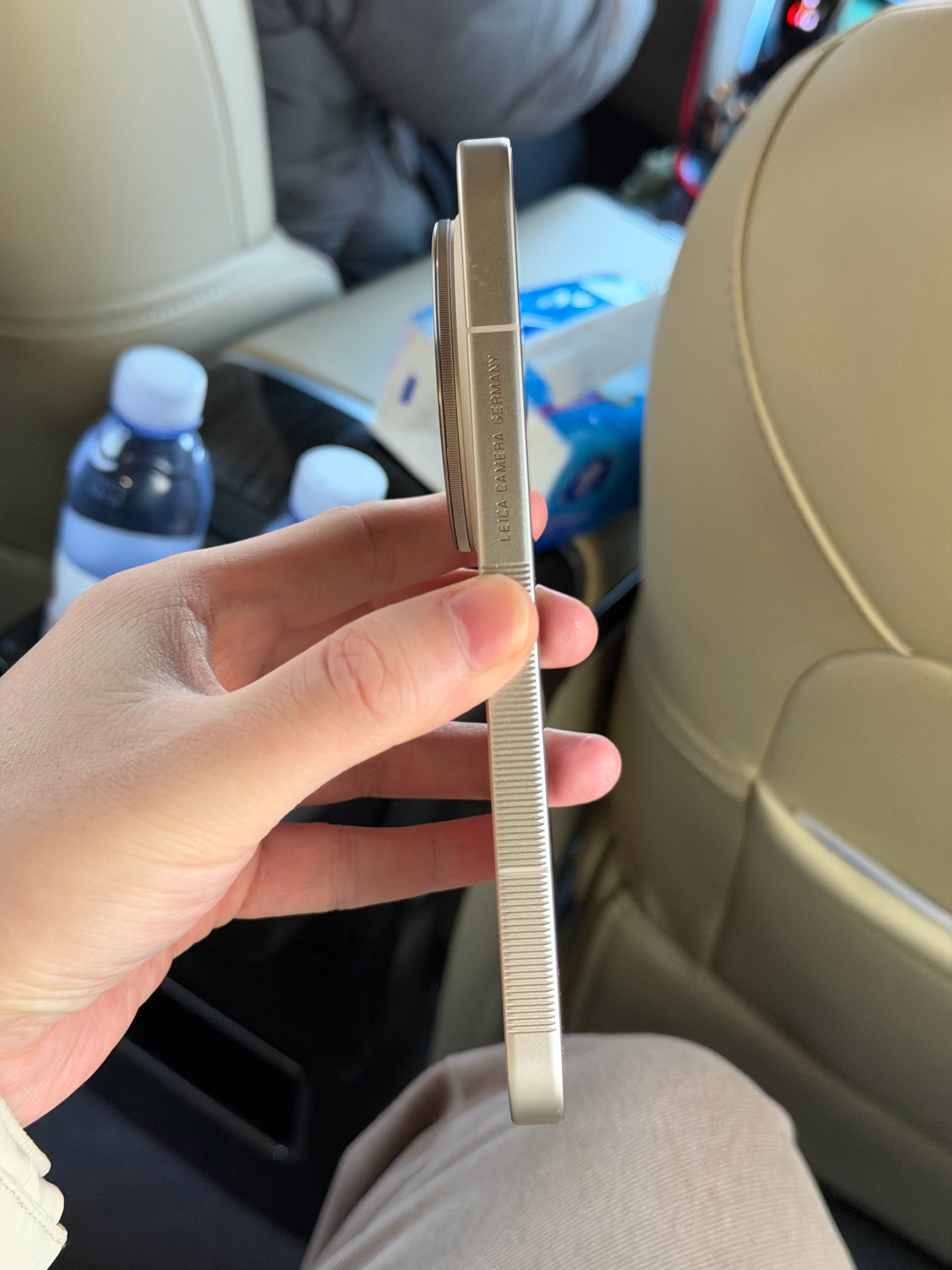 17promax 和 17Ultra 钢化膜当然是通用的啦