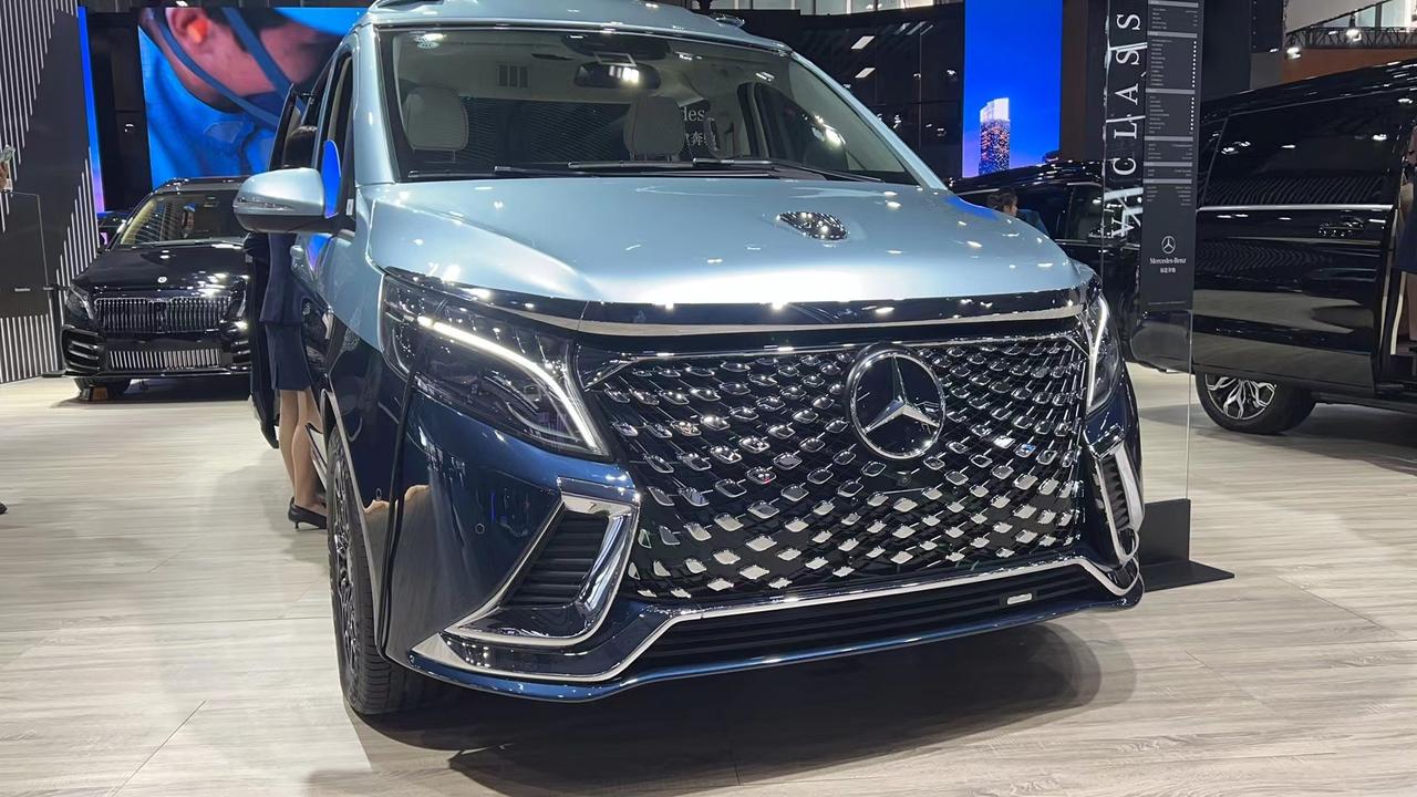 全新梅赛德斯-奔驰纯电VLE全球首发 全新MPV架构首款车型
奔驰全新纯电VLE