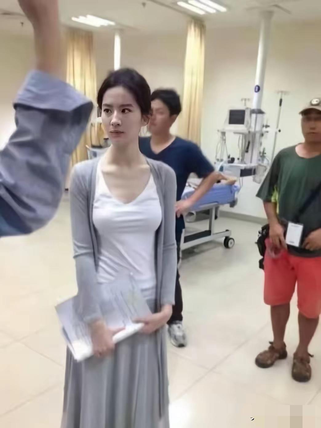 难怪被称为神仙姐姐
这个颜值真是太漂亮了