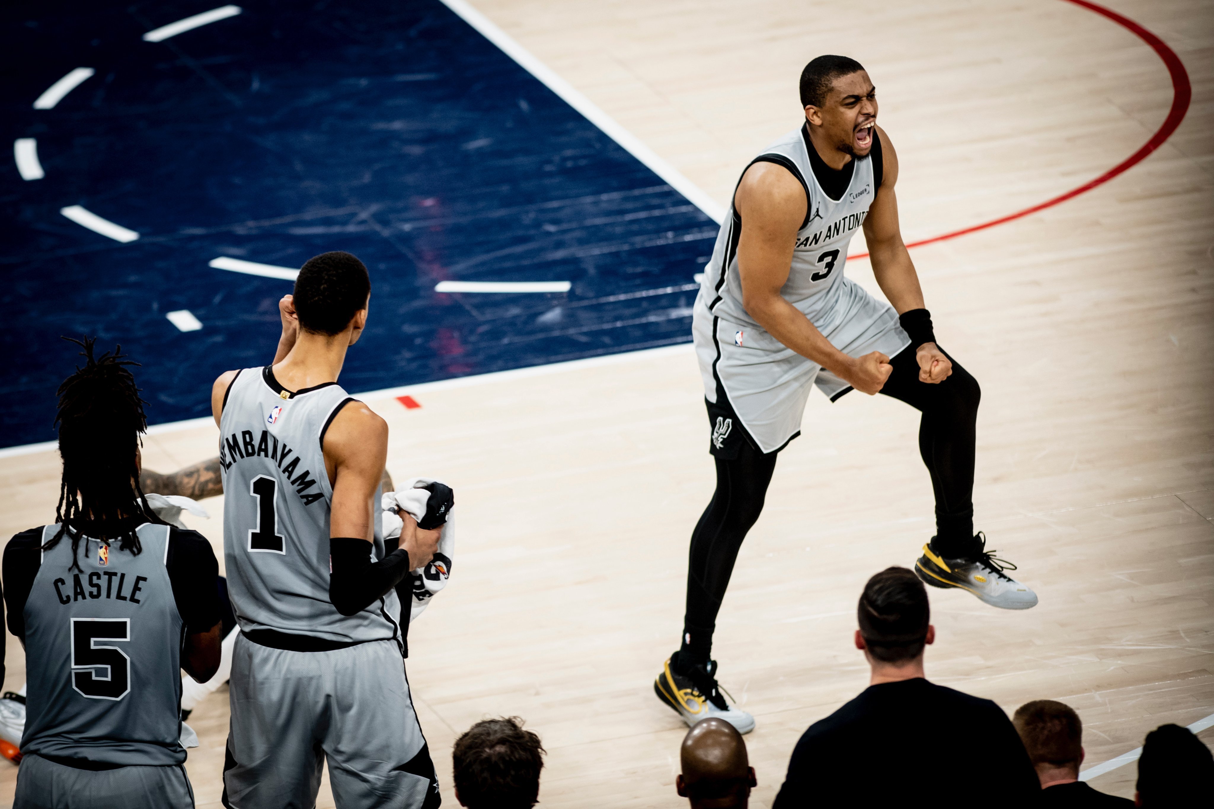 凯尔登·约翰逊告诉记者，他和文班亚马的看法一致，都认为50场胜场还不够：“这还不