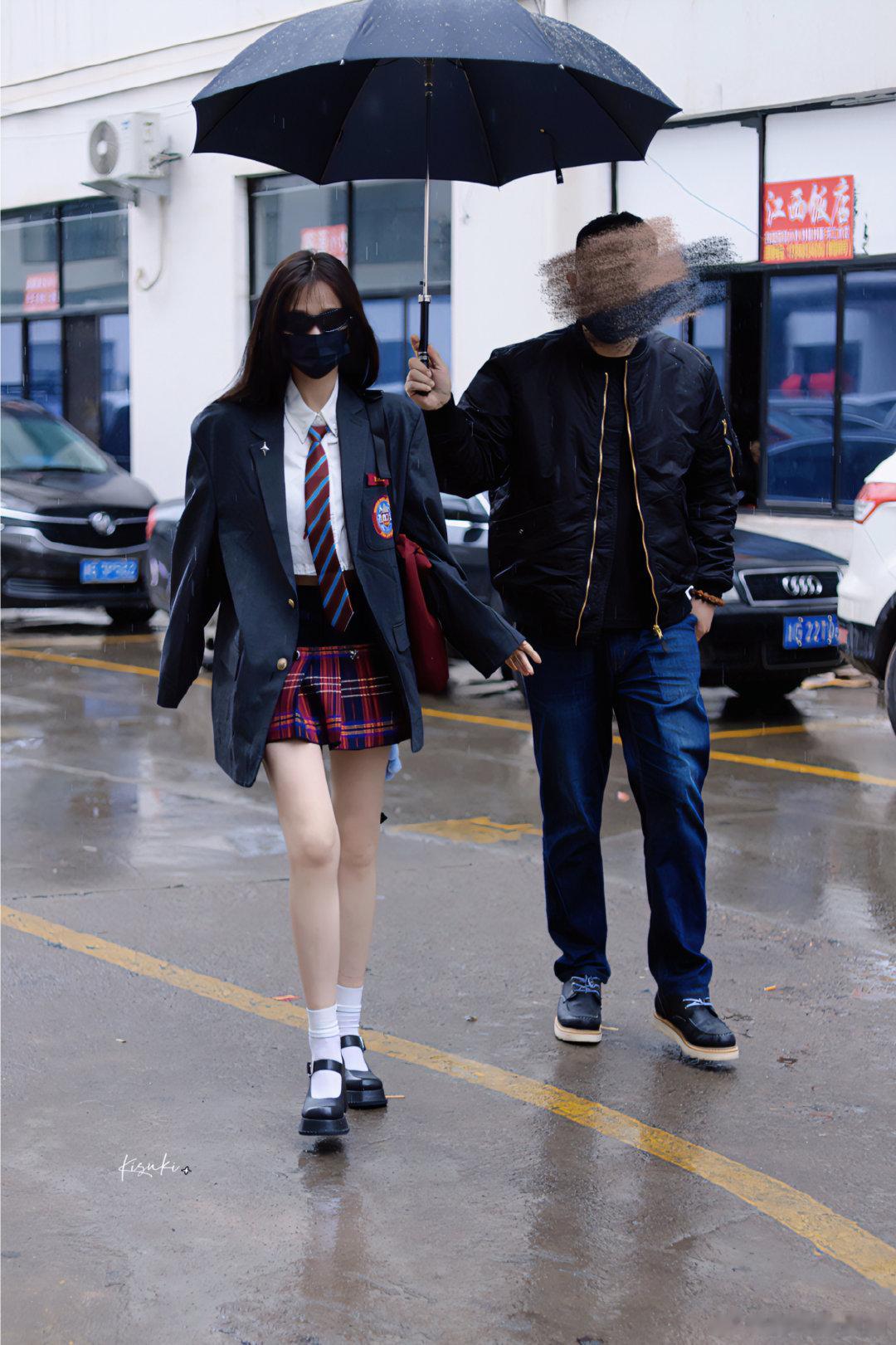 #虞书欣学院风上班造型##虞书欣制服上的牌牌是Esther# ​​​太好了宝宝[