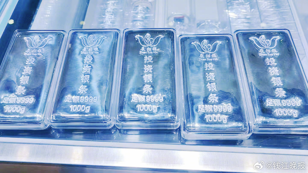 #白银今年已涨超113%# 【#男子2个月买入90公斤银条#】 “我上次没听你的