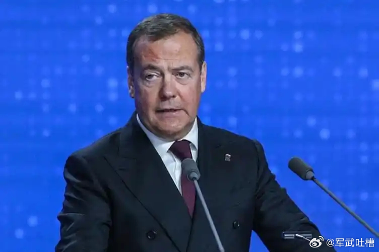 兄弟们，梅德韦杰夫这番话扎心了！"海湾阿拉伯国家允许美国在其领土上设立军事基地。