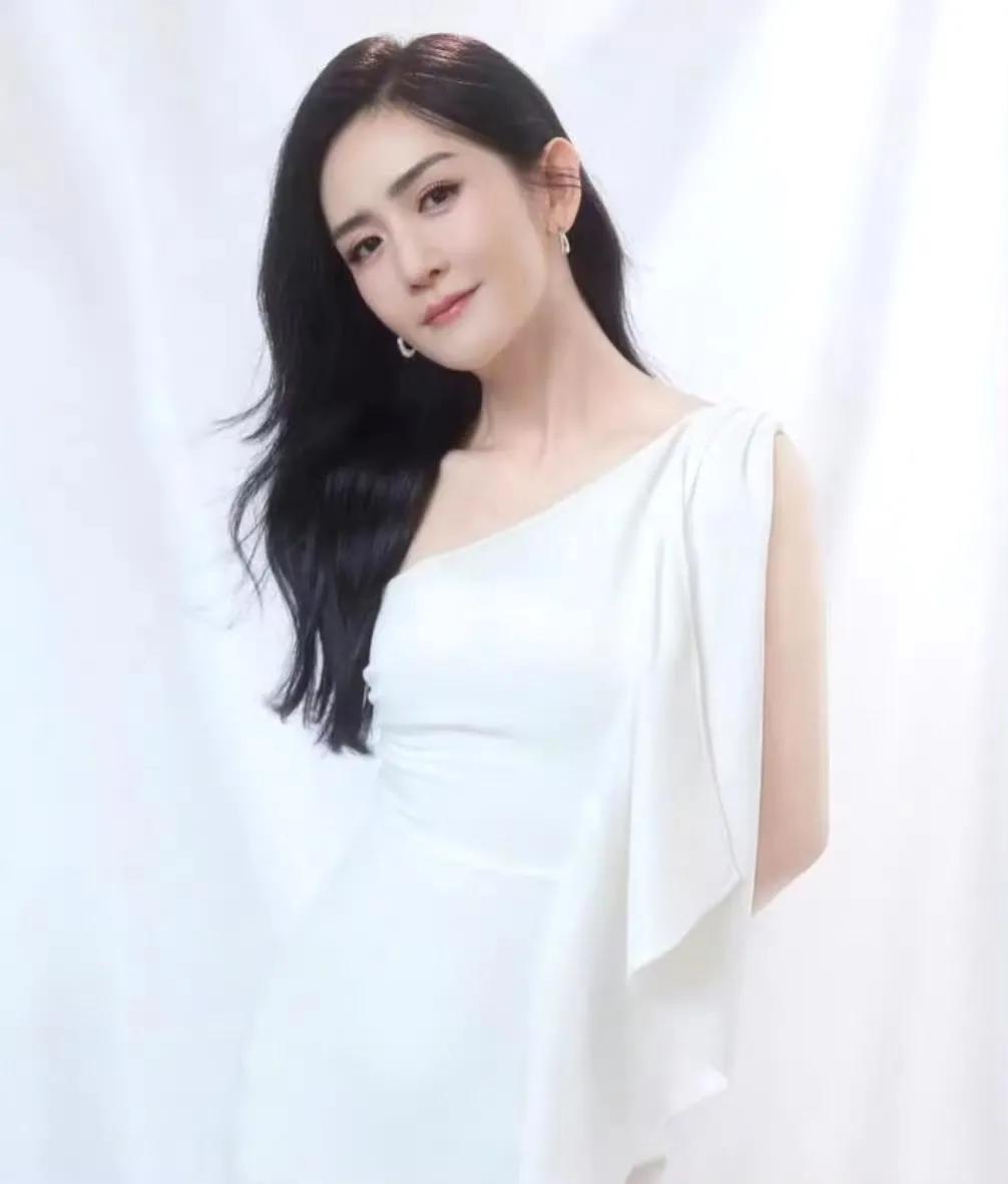 谢娜家双胞胎婴儿车给了撒贝宁家用