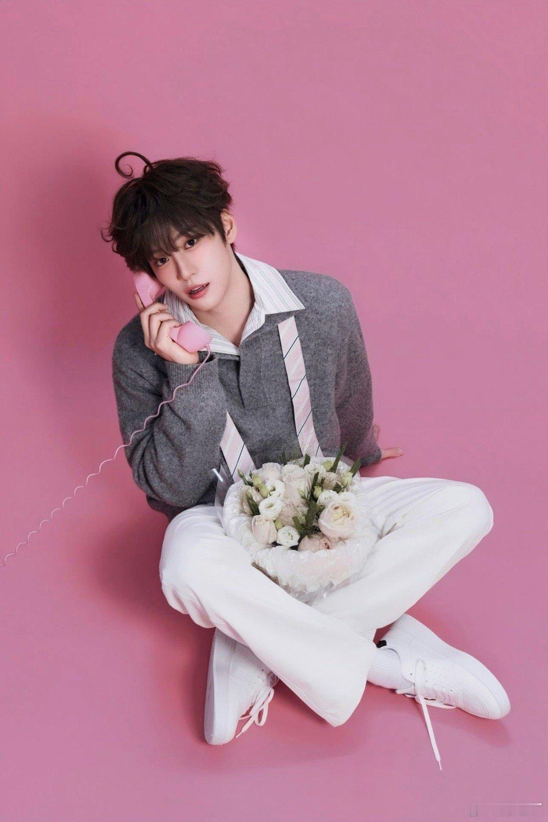 余景天和杜华过情人节 余景天情人节当天：新EP先行曲上线+官宣加入乐华娱乐。杜华