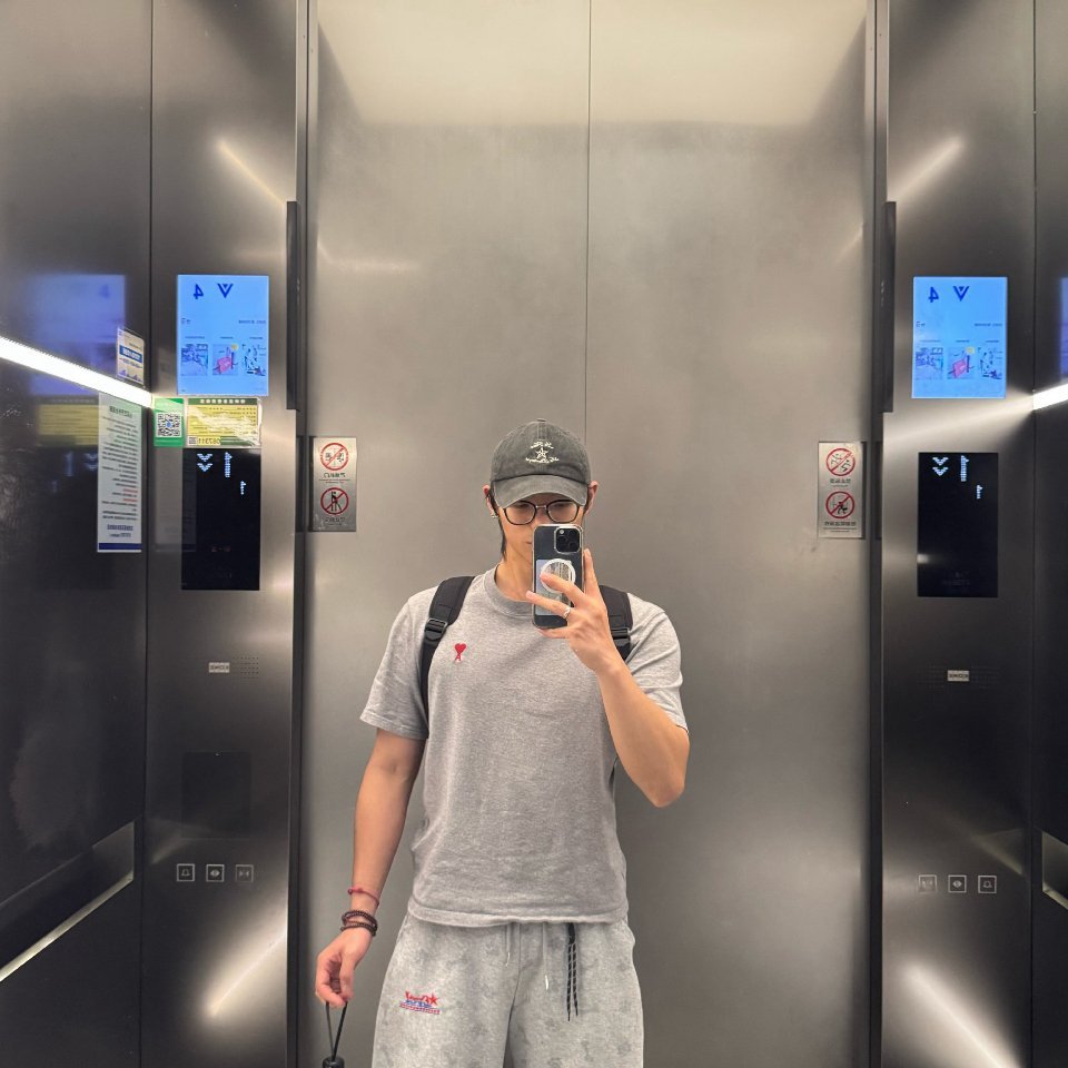思慕圣地    “所谓的浪漫，不是看海、不是烟花、不是日出。而是细水长流的陪伴，