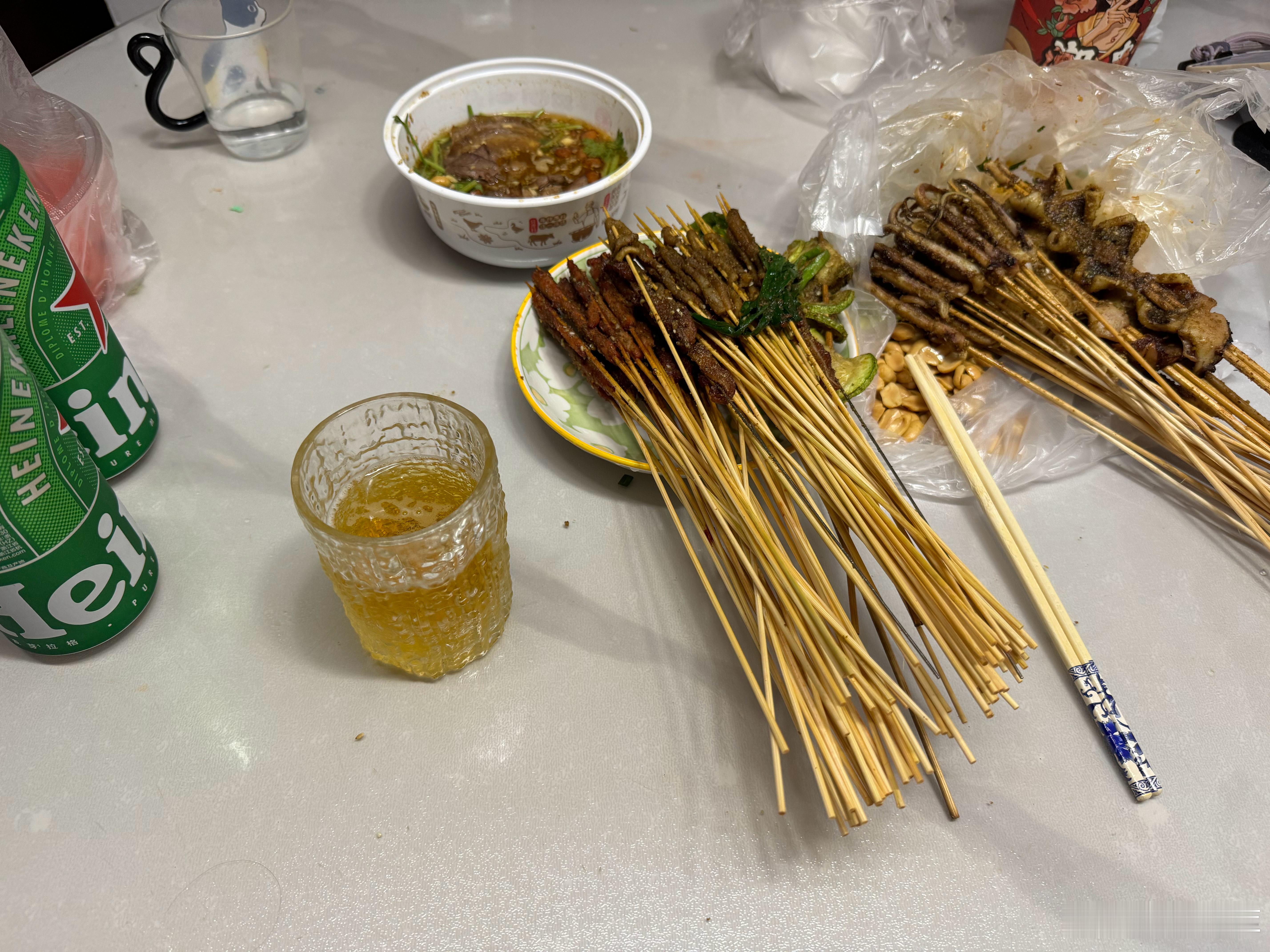 好久没吃烤串刚到家楼下忍不住买了一些这玩意已经要少吃我差不多 一个月吃一吃 ​​