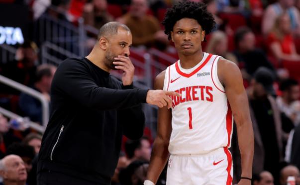 半场仅得43分！火箭队该在阿门和乌杜卡之间做个选择了！昨天火箭队刚刚以128-9