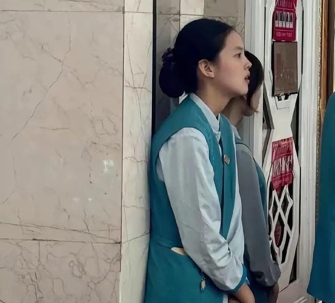 是金子总会发光，杨超越成名前居然做过服务员！

之前不是太了解杨超越，只知道她是