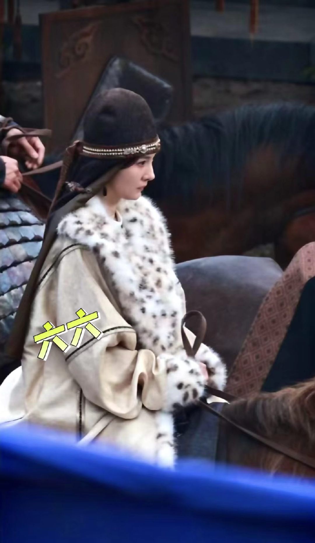 杨幂冯太后骑马路透 冯太后最新骑马路透来了！杨幂