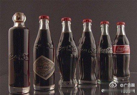 【可口可乐 的经典包装】左至右依次为：1899年 – 1900年 – 1915年
