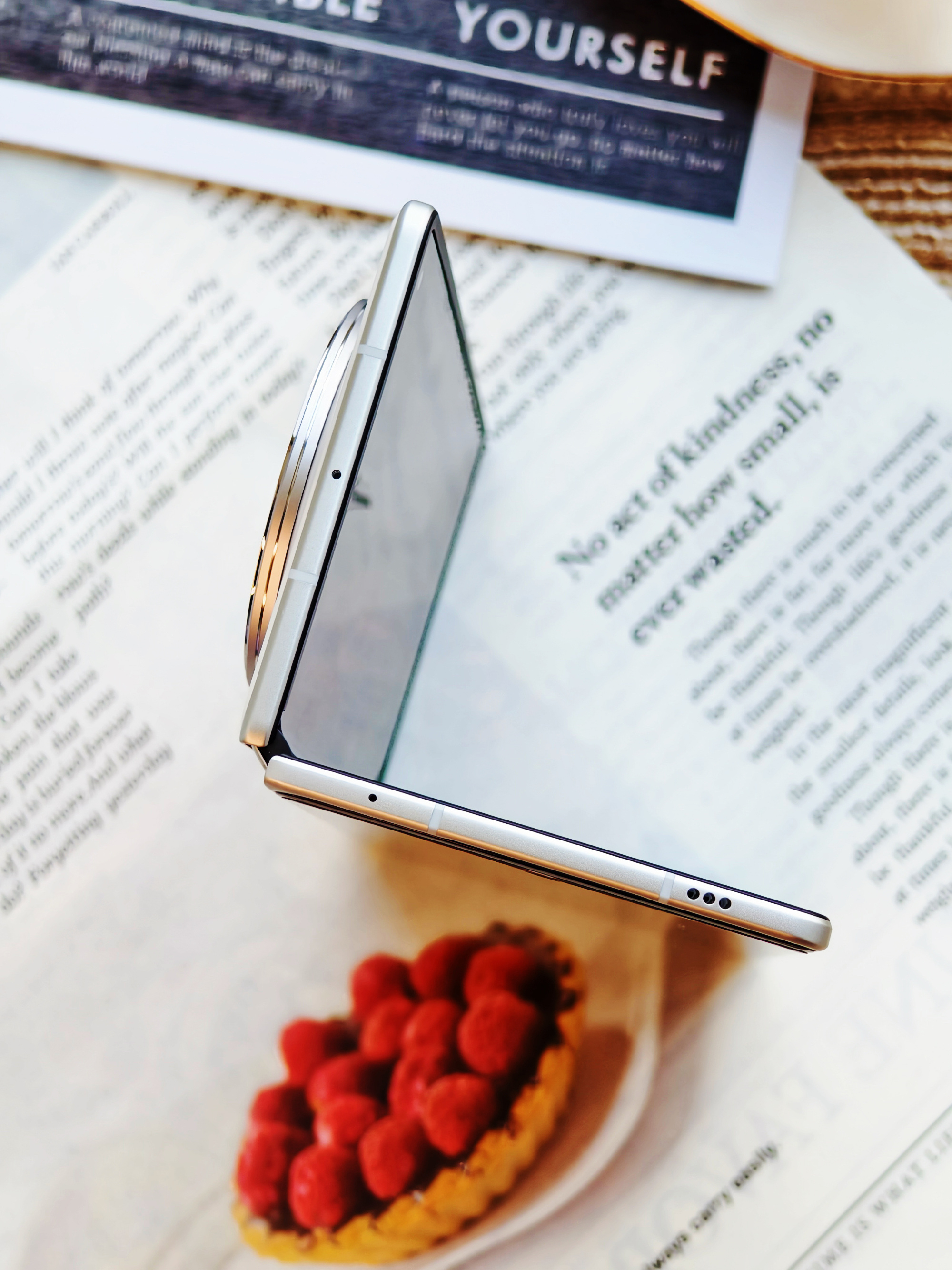 哪些人可以闭眼入折叠屏我觉得首先就是需要经常出差，然后平时要看大量Word文档，