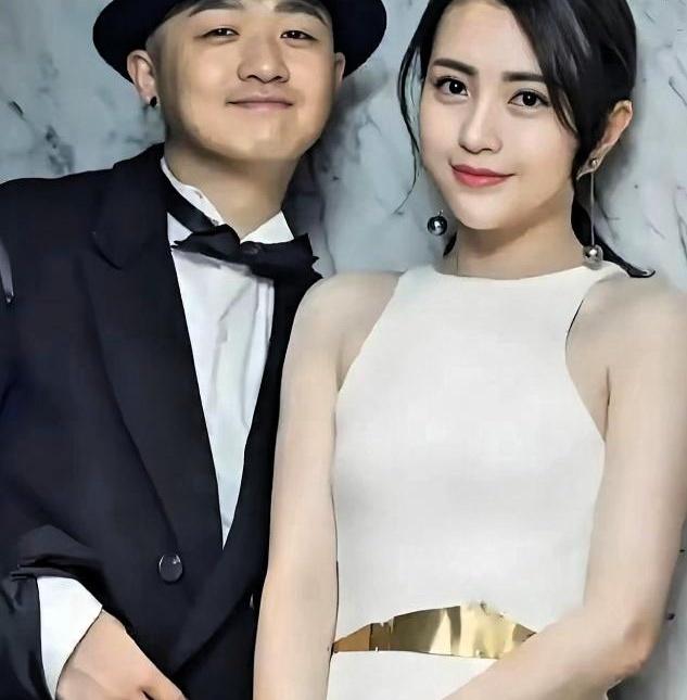 把亲爹的姓硬塞进女儿名字里，这得是受了多大委屈才搞出的暗戳戳反击？说白了，包贝尔