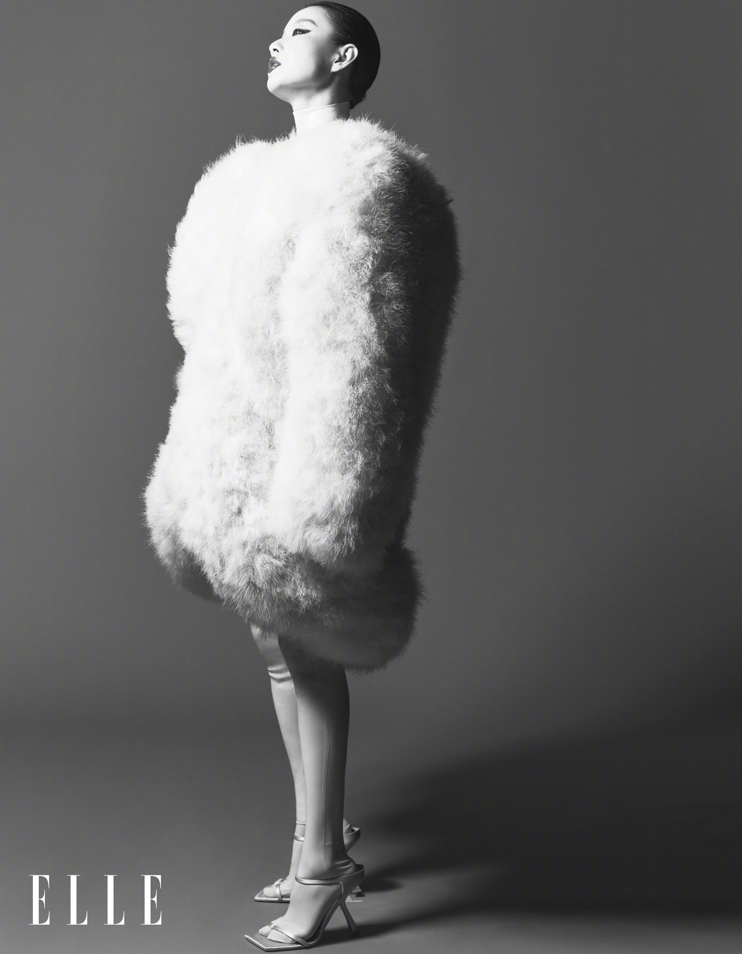 倪妮ELLE开季刊封面倪妮戏剧张力大片倪妮温柔与野性反差感大片 ✨当温柔遇见野性