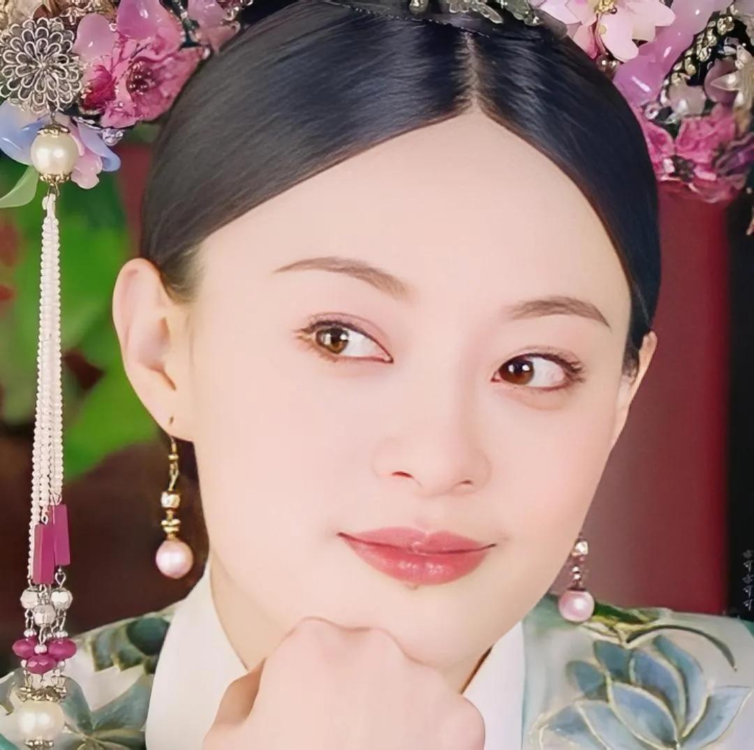  甄嬛的扮演者孙俪，原名孙丽，1982年9月26日出生于上海市，演员、歌手。20